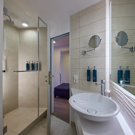 Doubletree By Hilton Schweizerhof Otel 4*
