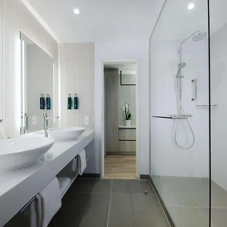 Otel Doubletree By Hilton Schweizerhof 4*