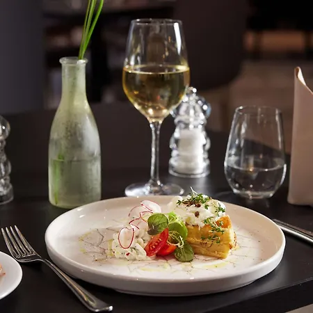 Otel Doubletree By Hilton Schweizerhof 4*