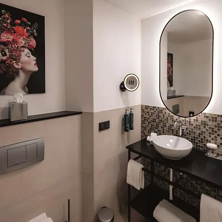 Otel Doubletree By Hilton Schweizerhof 4*