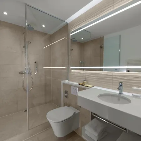 Otel Doubletree By Hilton Schweizerhof 4*