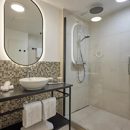 Doubletree By Hilton Schweizerhof 4*