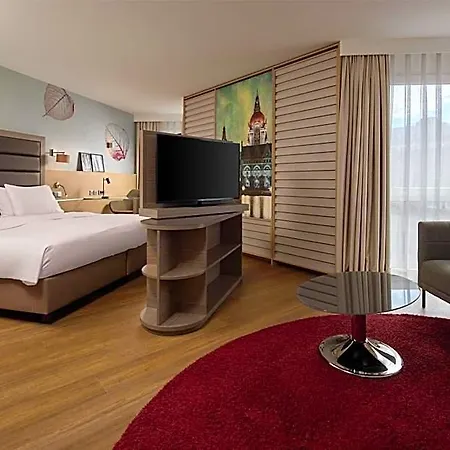Doubletree By Hilton Schweizerhof מלון