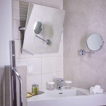 Doubletree By Hilton Schweizerhof מלון 4*