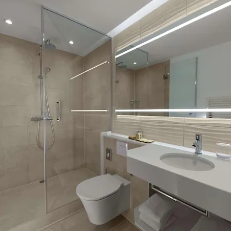 Ξενοδοχείο Doubletree By Hilton Schweizerhof 4*